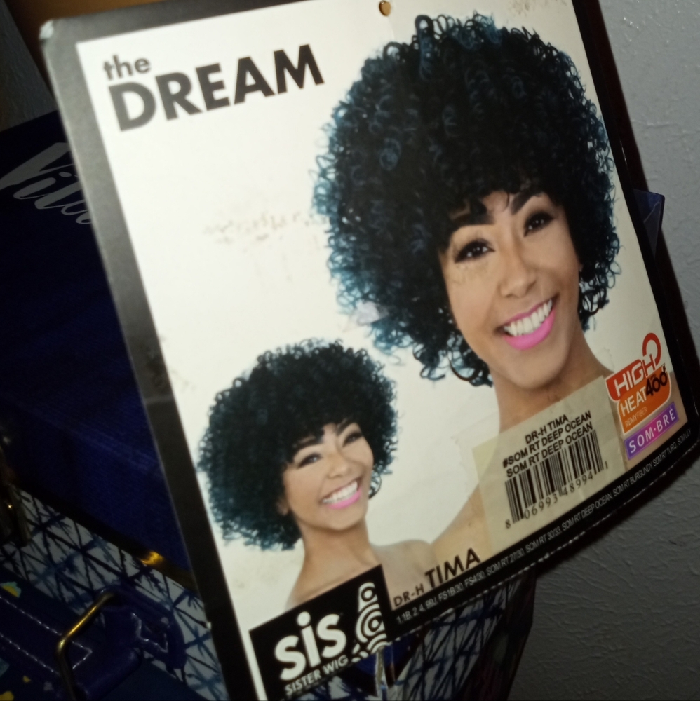 Wig - Picture 3 of 3